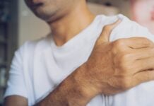 Згустки крові в руці: причини, симптоми та лікування