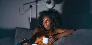 Małe zmiany, duże efekty: ograniczenie oglądania telewizji poprawia zdrowie psychiczne