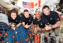 Chips, Espace et le Sang Que Nous Avons Laissé Derrière