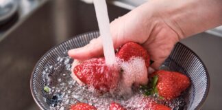 Por que os morangos têm mais resíduos de pesticidas do que outras frutas
